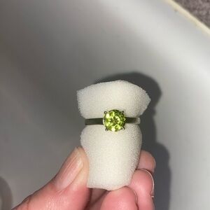 ✨beautiful 1ct green peridot ring, size 6